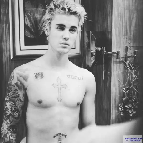 Photo: Justin Bieber Walks On Street Unclad